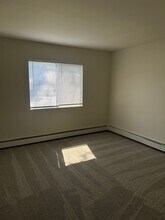 2242 W Nichols Rd in Arlington Heights, IL - Building Photo - Building Photo