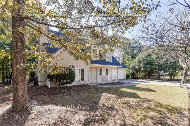 1055 Burning Bush Dr in Loganville, GA - Building Photo - Building Photo