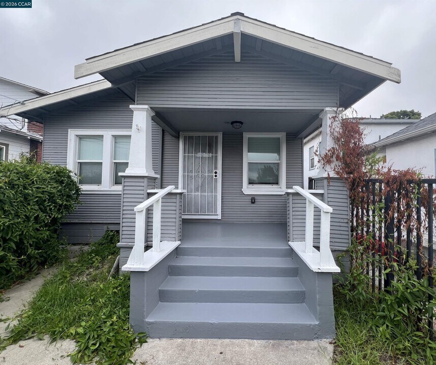2824 23rd Ave in Oakland, CA - Building Photo