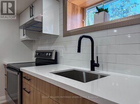 18 Sunset Trail in Toronto, ON - Building Photo