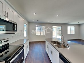 8899 Carmine Cob Ave in Las Vegas, NV - Building Photo - Building Photo