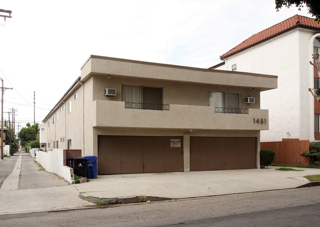 1451 Barry Ave in Los Angeles, CA - Foto de edificio - Building Photo