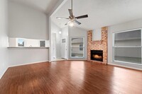 9335 Crescent Moon Dr in Houston, TX - Building Photo - Building Photo