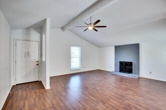 8002 Croftwood Dr in Austin, TX - Building Photo - Building Photo