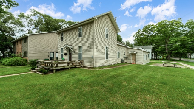 502 S Pine St in Mt. Pleasant, MI - Building Photo - Building Photo