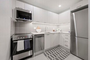 Vaughan Terrace in Toronto, ON - Building Photo