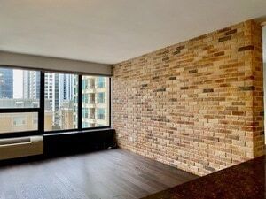 30 E Huron St, Unit 1305 in Chicago, IL - Building Photo