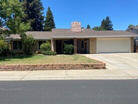 8951 Park Trail Dr in Elk Grove, CA - Building Photo