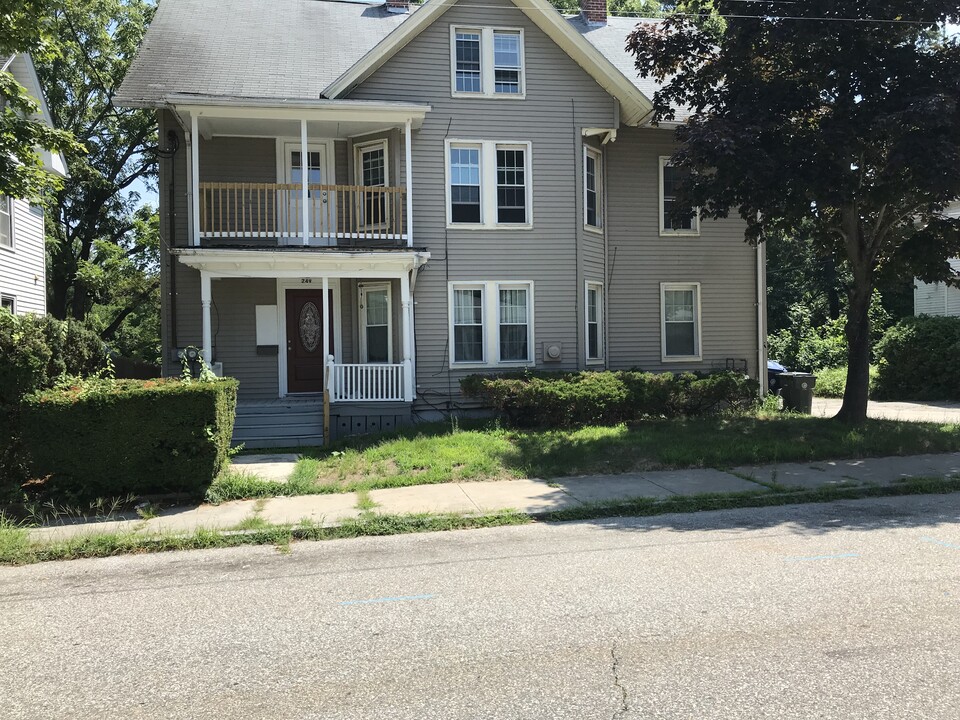 249 Church St, Unit 3 in Windham, CT - Building Photo
