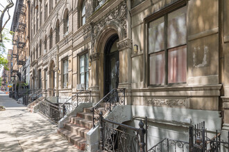 147 E 97th St in New York, NY - Foto de edificio - Building Photo