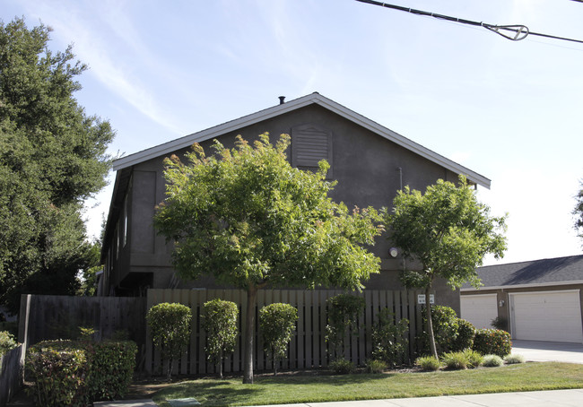 3247 Somerset Ave in Castro Valley, CA - Foto de edificio - Building Photo