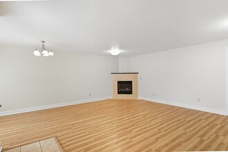 17138-17146 NE Oregon St in Portland, OR - Building Photo - Building Photo