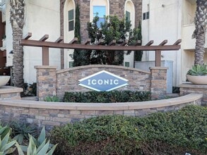 Iconic on Alvarado in San Diego, CA - Foto de edificio - Building Photo