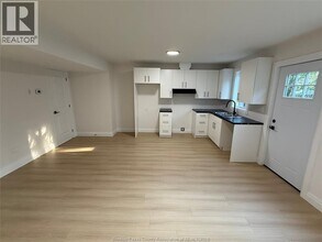 450 Mill St in Windsor, ON - Building Photo - Building Photo