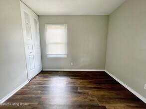 6103 Loretta St in Louisville, KY - Foto de edificio - Building Photo