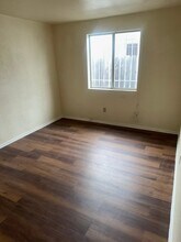427 E 98th St in Los Angeles, CA - Building Photo - Building Photo