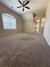 667 Oak Cir Dr E in Conroe, TX - Building Photo - Building Photo