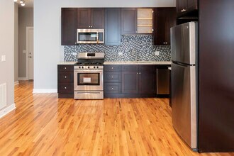 1929 W Montrose Ave, Unit 1S in Chicago, IL - Foto de edificio - Building Photo