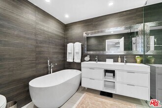 411 Grand Blvd in Los Angeles, CA - Building Photo - Building Photo