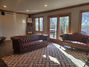 2521 Cedar Hills Dr in Minnetonka, MN - Building Photo - Building Photo