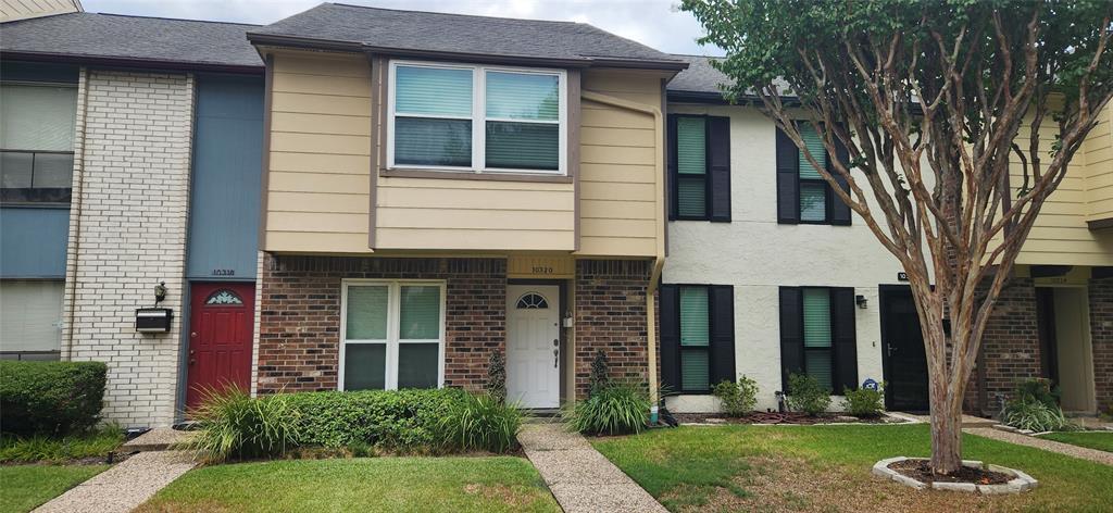10320 Longmont Dr in Houston, TX - Building Photo