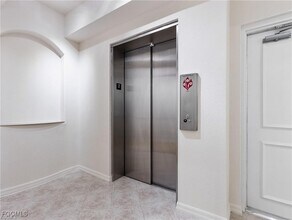 10060 Lake Cove Dr in Ft. Myers, FL - Building Photo - Building Photo