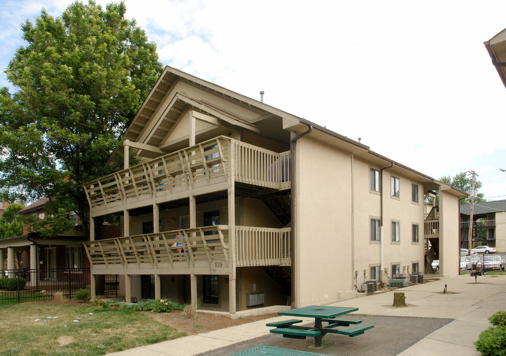 109 E 12th Ave in Columbus, OH - Foto de edificio