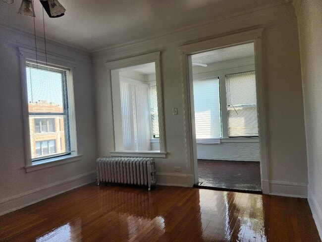 824 E 53rd St in Chicago, IL - Foto de edificio - Building Photo