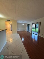 10445 E Clairmont Cir in Tamarac, FL - Building Photo - Building Photo