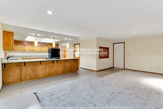 15860 Boones Way in Lake Oswego, OR - Building Photo - Building Photo