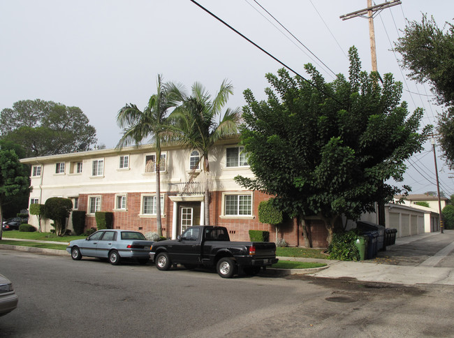 10503 Riverside Dr in Toluca Lake, CA - Foto de edificio - Building Photo