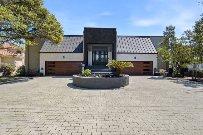 property at 11707 Edgewater Ct