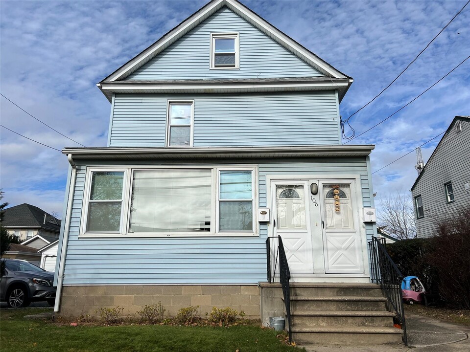 106 Jackson Ave in Mineola, NY - Building Photo