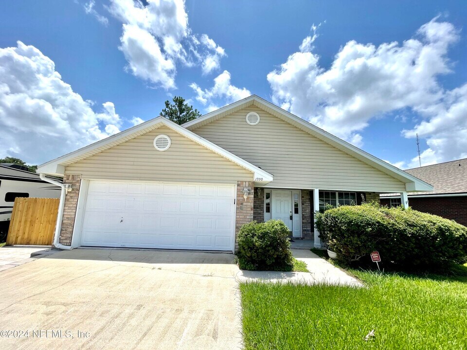 1990 Eclipse Dr in Middleburg, FL - Building Photo