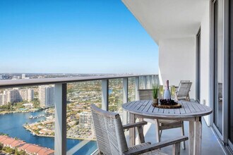 4010 S Ocean Dr in Hollywood, FL - Building Photo - Building Photo