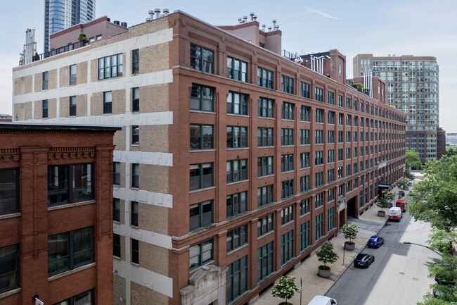 Ontario St. Lofts in Chicago, IL - Building Photo - Building Photo