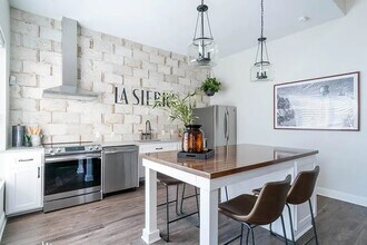 520 FM306 in New Braunfels, TX - Foto de edificio - Building Photo