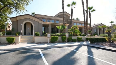 San Tropez in Las Vegas, NV - Foto de edificio - Building Photo