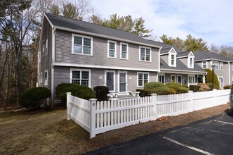 523 Washington St in Pembroke, MA - Foto de edificio - Building Photo