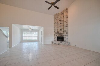 2107 Creekshire Dr in Sugar Land, TX - Building Photo - Building Photo