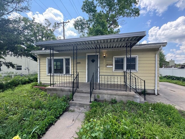 property at 109 S Plum St