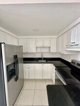 11625 Canal Dr-Unit -9 in Miami, FL - Building Photo - Building Photo