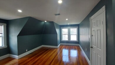 31 Bullard St, Unit 3 in Boston, MA - Foto de edificio - Building Photo