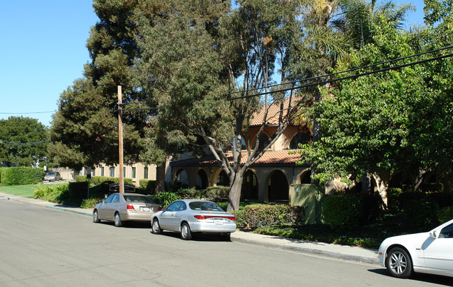 Casa de Vilarrasa Apartments in Benicia, CA - Foto de edificio - Building Photo