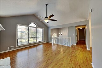 4304 Falcon Crest Dr in Flowery Branch, GA - Building Photo - Building Photo