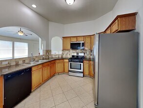 18439 Sunrise Oaks Ct in Montgomery, TX - Foto de edificio - Building Photo