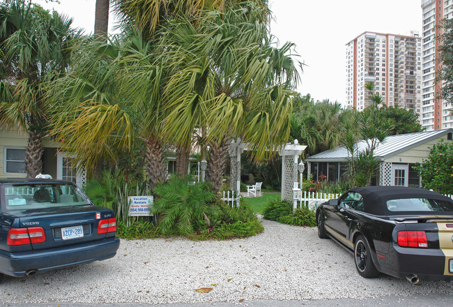 The Cottages By The Ocean in Pompano Beach, FL - Building Photo - Building Photo