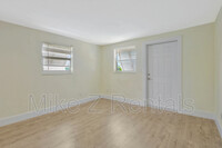 3069 Woodside Ave photo'