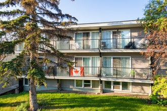 Grapes Manor in Calgary, AB - Building Photo - Building Photo