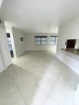 8886 SW 3rd St in Pembroke Pines, FL - Building Photo